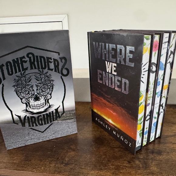 Special Edition (Cover to Cover) Stoneriders Ashley Munoz set - Picture 1 of 1